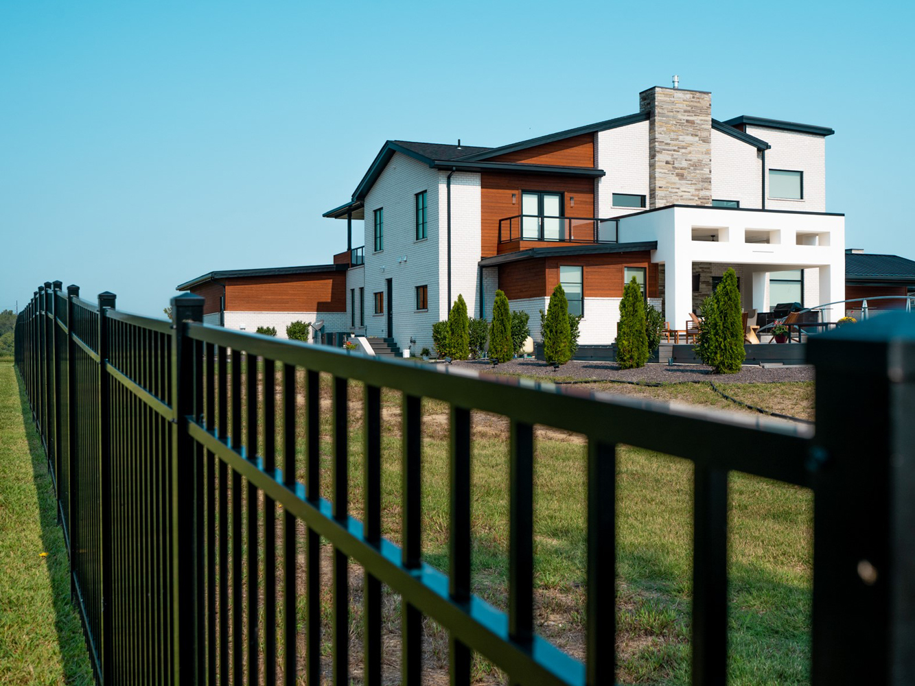 Aluminum Fencing: A Great Choice for Your Kentucky Residential Fence